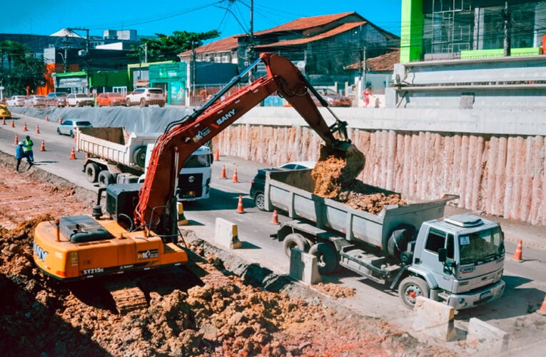 Obras na Av. 22 de Maio a Pleno Vapor