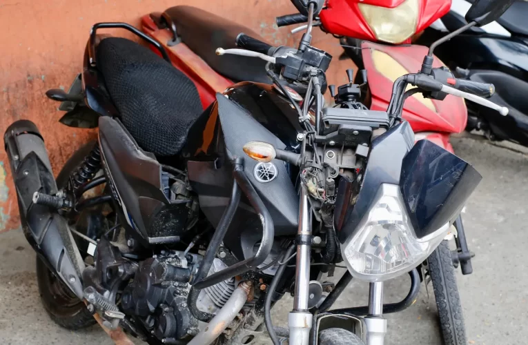 Jovem morre em acidente de moto após colisão em sacolão em São Gonçalo