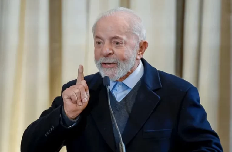 Lula articula com Hugo Motta ofensiva para tirar os Bolsonaro da cena política