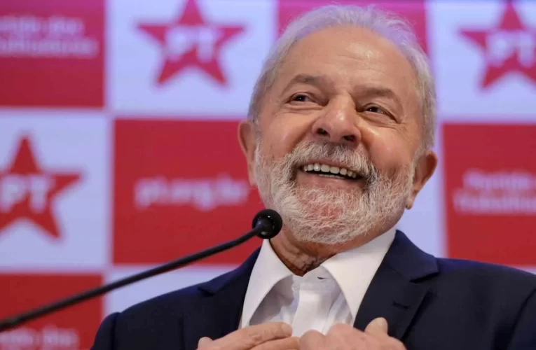 ‘Ô cara de pau, se defenda! Mostre que você é inocente’, diz Lula sobre Bolsonaro.