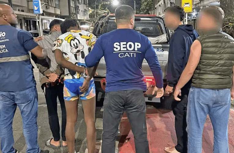 Turistas alemães são assaltados e deixados nus em Copacabana; dois homens são presos